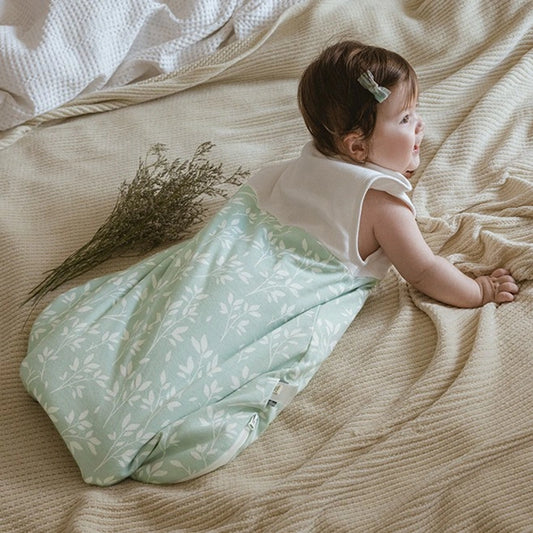 Bébé portant une turbulette sans manche